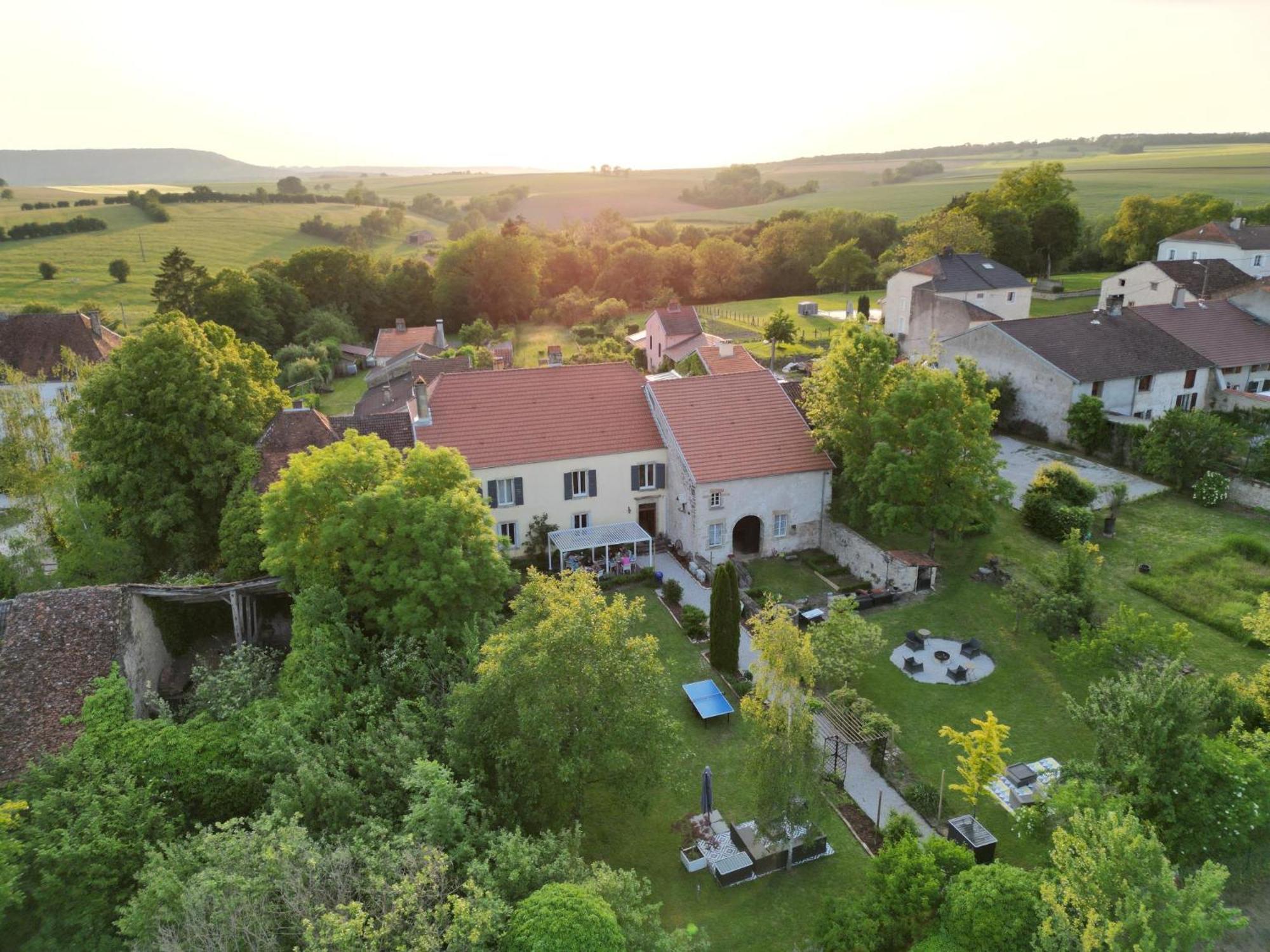 Maison Egalite Melay  Bagian luar foto